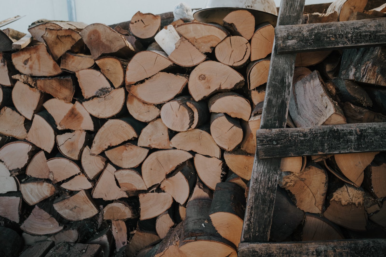Bois de chauffage rangé